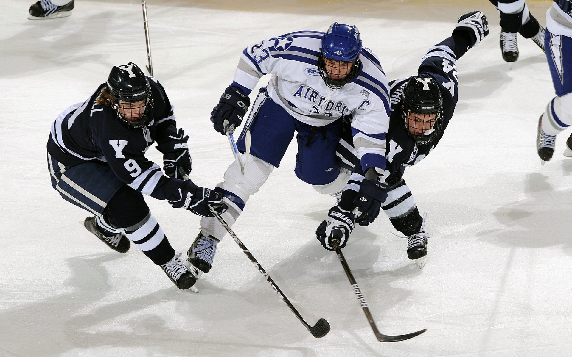 米兰体育网址-《ApexLegends》“极夜突袭”地图上线，战局百变！